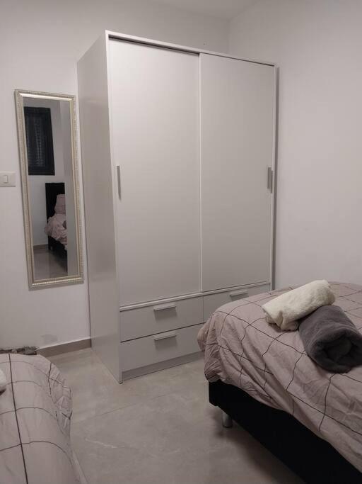Apartamento שירת דבורה בבני ברק Giv'at Shemu'el Exterior foto